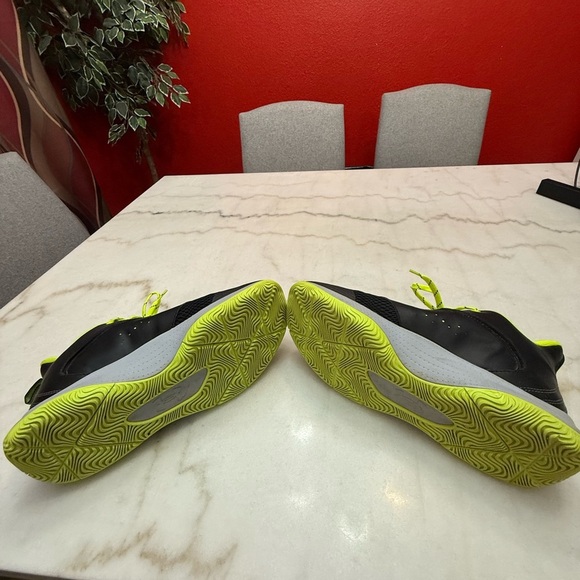 Under Armour Curry 3Z6 'Black Green' 3025090-001 - Picture 5 of 6